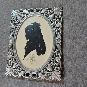 Metal frame with sihouette picture